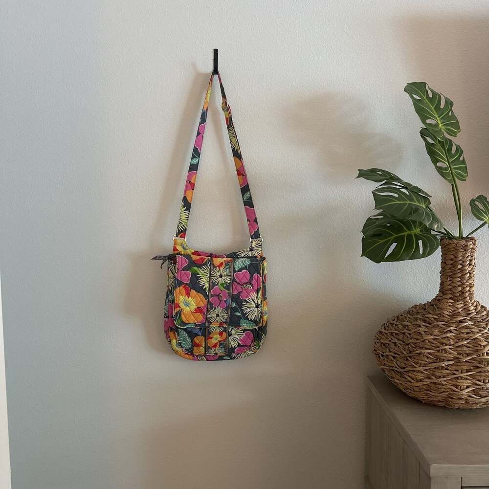 VTG Vera Bradley Retired 2013‎ Jazzy Blooms Tablet Hipster Crossbody Bag